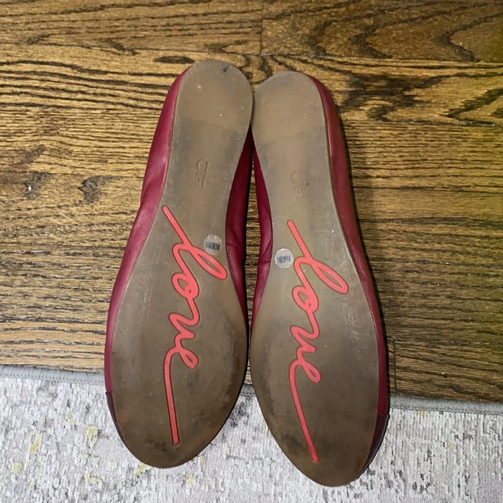 Ellen Degeneres Love Burgundy Flats Size 9.5